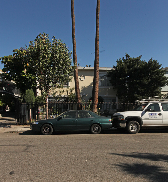 1216 N McCadden Pl in Los Angeles, CA - Building Photo