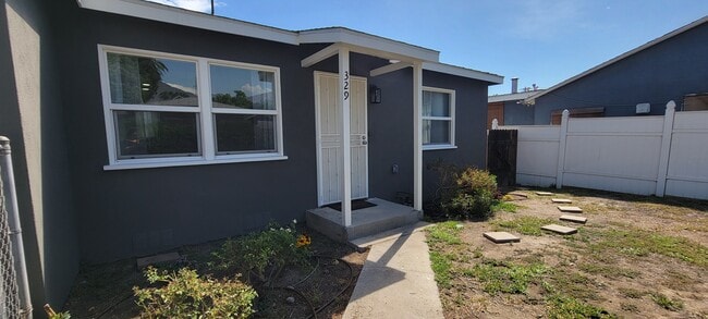 329 W Walnut Ave in Monrovia, CA - Building Photo - Building Photo