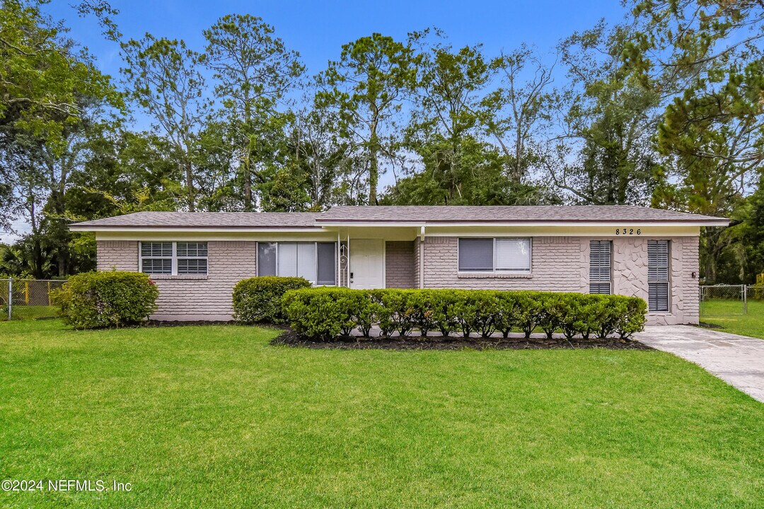 8326 Santman Ct in Jacksonville, FL - Building Photo