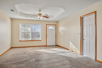 300 NE 7th St in Oak Grove, MO - Building Photo - Building Photo