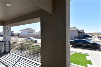 2712 Sammy Cervantes St in El Paso, TX - Building Photo - Building Photo