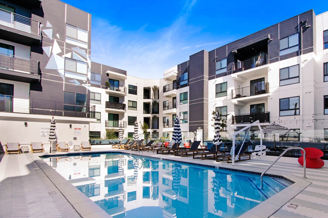 The Hamlin in North Hollywood, CA - Building Photo