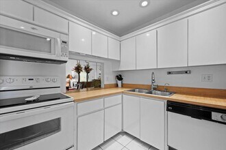 455 Golden River Dr in West Palm Beach, FL - Building Photo - Building Photo