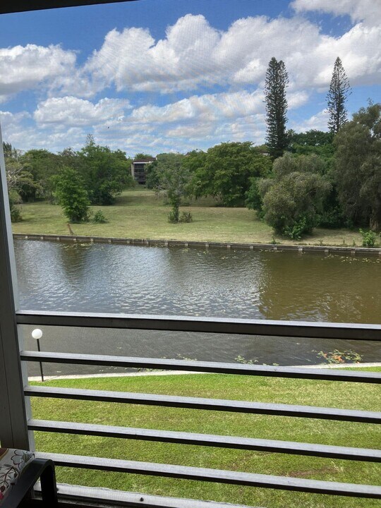 3601 Inverrary Dr in Lauderhill, FL - Building Photo