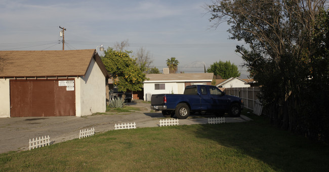 6953-6959 Dwight Way in San Bernardino, CA - Building Photo - Building Photo