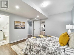 8 Tarmack Dr in Richmond Hill, ON - Building Photo - Building Photo