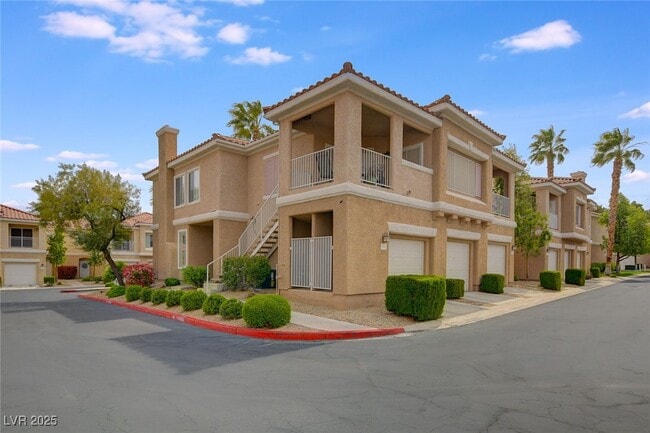 251 S Green Valley Pkwy in Henderson, NV - Building Photo - Building Photo