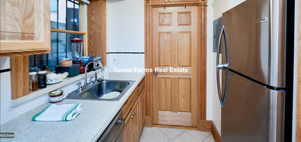 16A S Russell St, Unit A in Boston, MA - Foto de edificio - Building Photo