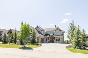 19 Watermark Ave in Calgary, AB - Building Photo