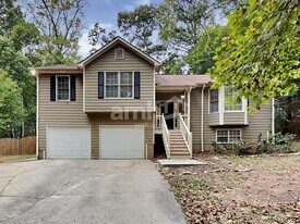 251 Stewart Dr in Dallas, GA - Building Photo