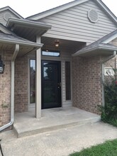 721 SW 151st St in Oklahoma City, OK - Foto de edificio - Building Photo