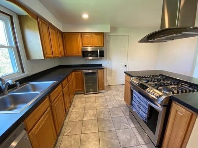 1009 Beechwood Ln in Vestal, NY - Building Photo - Building Photo