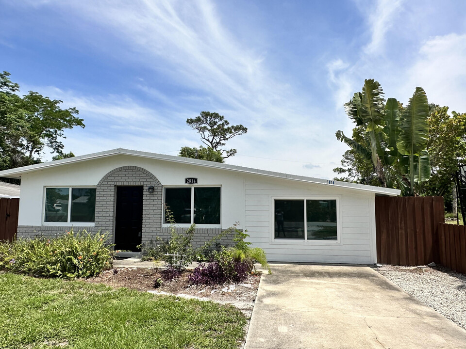 2814 SE Indian St in Stuart, FL - Building Photo