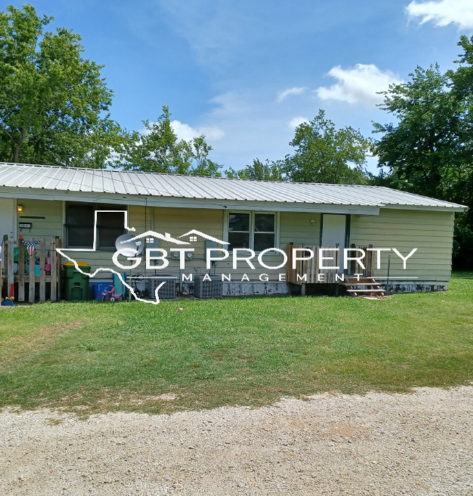 308 N Dallas St-Unit -A in Groesbeck, TX - Building Photo