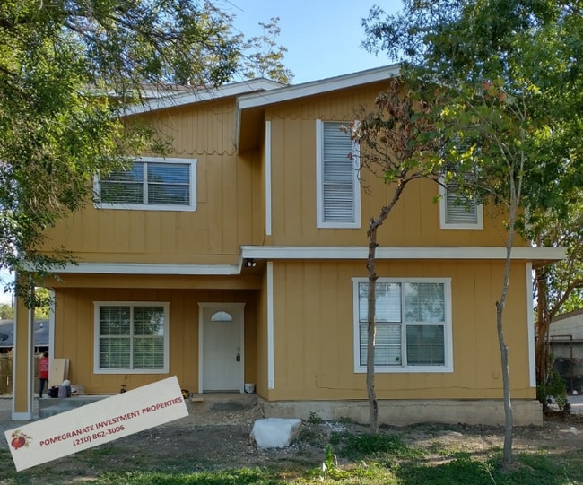 614 Barberry St in San Antonio, TX - Building Photo - Building Photo