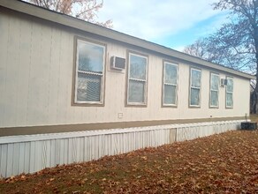 777 E Yerby St in Marshall, MO - Foto de edificio - Building Photo