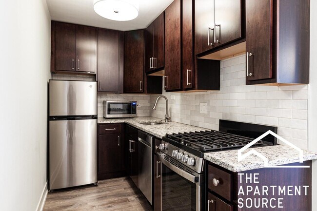 445 W Barry Ave, Unit 222