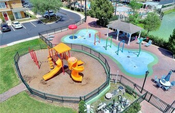 4562 Yellowgold Rd E in Kissimmee, FL - Foto de edificio - Building Photo