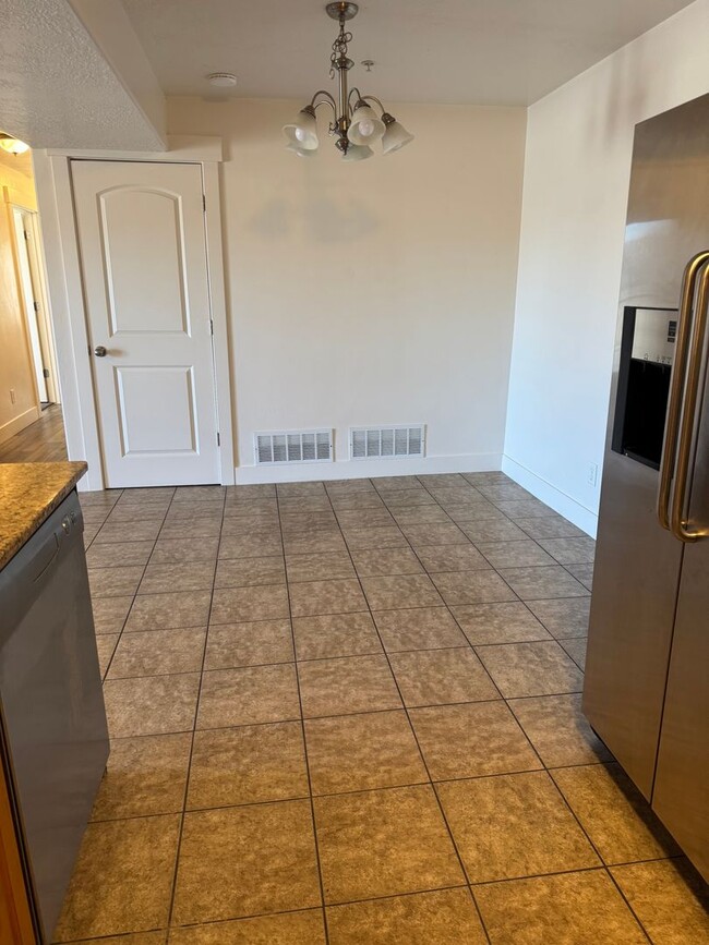 1045 S 1700 W in Payson, UT - Foto de edificio - Building Photo