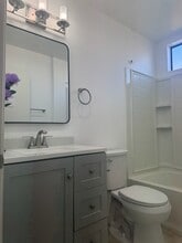 13825 Beaver St in Sylmar, CA - Foto de edificio - Building Photo