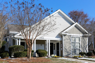 Cheshire Chase Apartments in Charlotte, NC - Building Photo - Building Photo