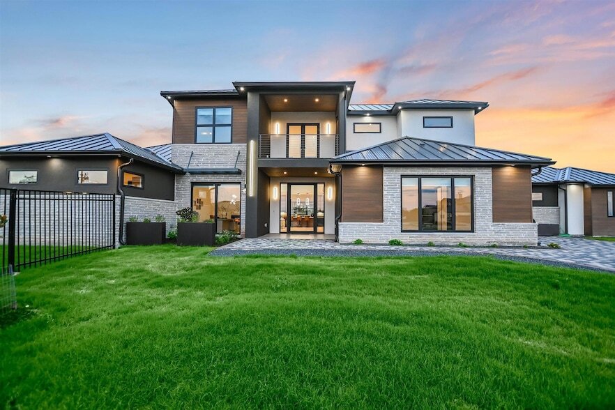 1806 Lauren Dr in Spicewood, TX - Foto de edificio