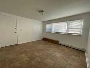 7722 W Belmont Ave, Unit GN in Chicago, IL - Foto de edificio - Building Photo