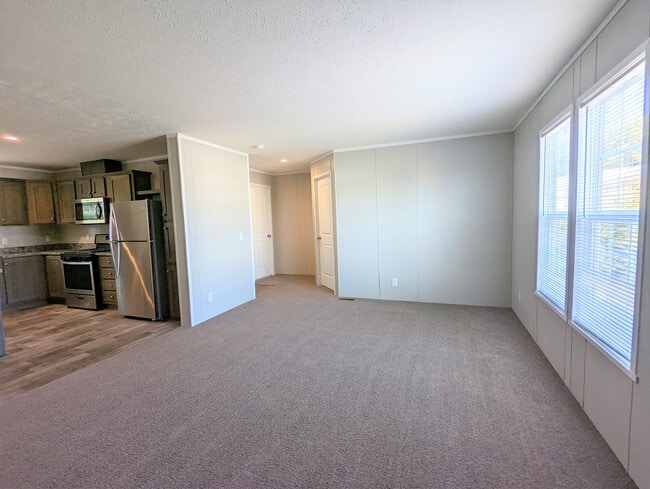 647 Oregon St in Belleville, MI - Building Photo - Building Photo