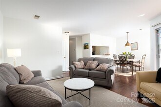 5003 Sharon Rd in Charlotte, NC - Building Photo - Building Photo