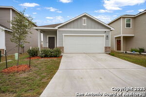 7710 Fern Holw in San Antonio, TX - Building Photo