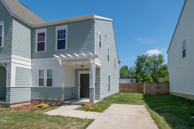 223 Hoskins Ave Dr in Charlotte, NC - Building Photo - Building Photo