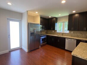 300 NE 17th Ave in Fort Lauderdale, FL - Building Photo - Building Photo