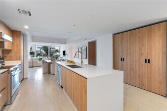 10281 W Bay Harbor Dr in Bay Harbor Islands, FL - Building Photo - Building Photo