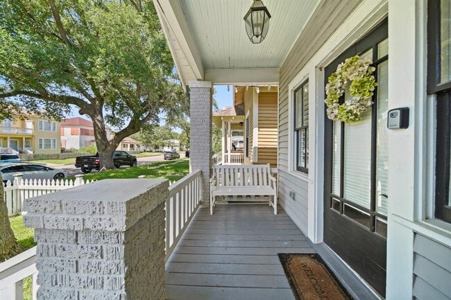 3621 Avenue O 1/2 in Galveston, TX - Building Photo - Building Photo