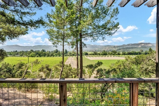 property at 522 Meadowood Ln