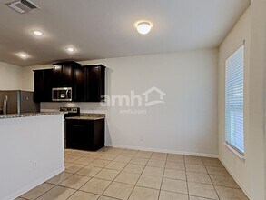 7822 Creekshore Cove in San Antonio, TX - Building Photo - Building Photo