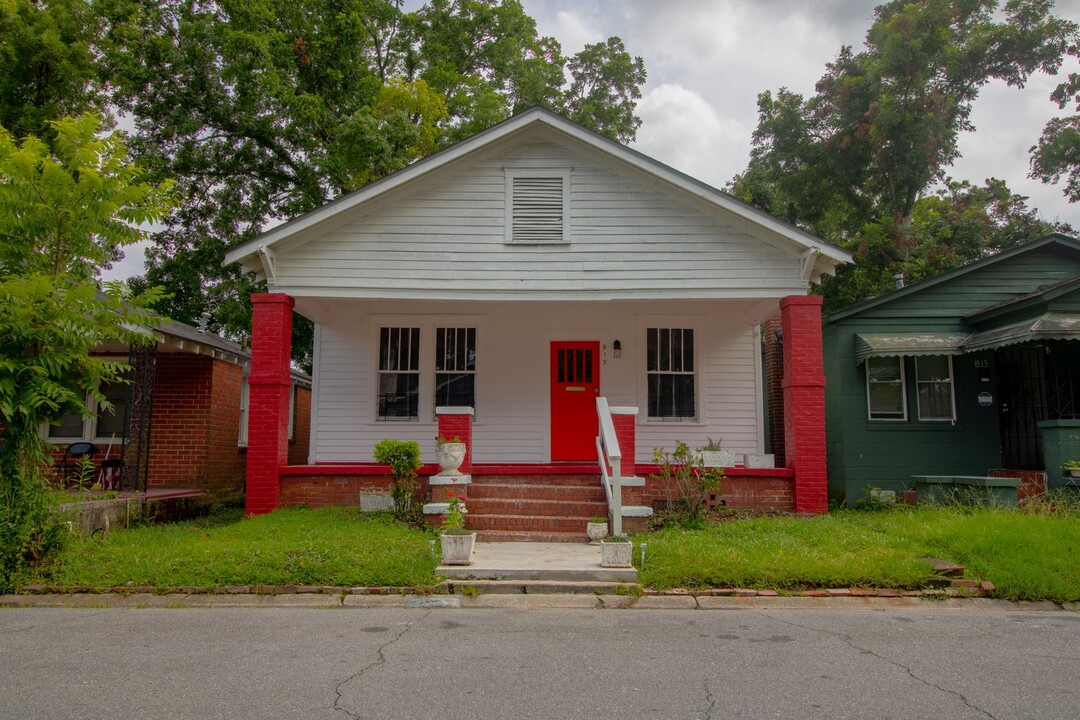 913 W 42nd St in Savannah, GA - Building Photo