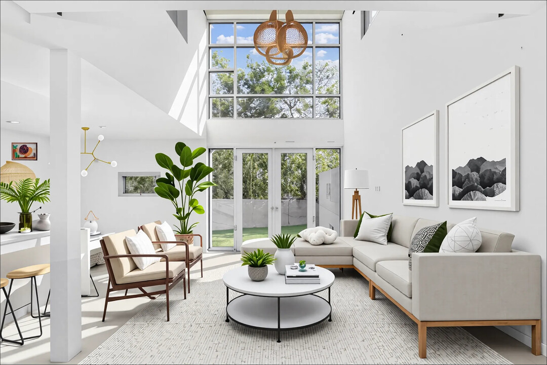 4111 Sunset Blvd in Los Angeles, CA - Building Photo