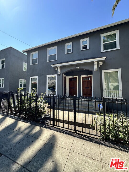 5528 Franklin Ave in Los Angeles, CA - Building Photo
