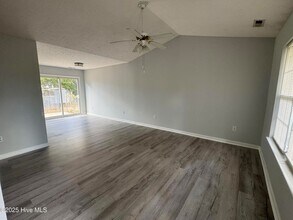 117 NW 10th St in Oak Island, NC - Building Photo - Building Photo