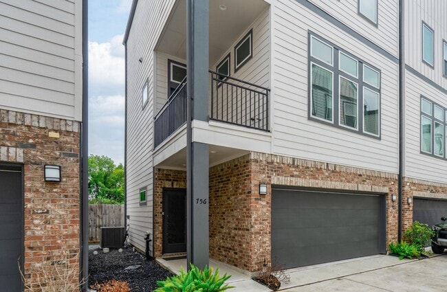 756 W Donovan St in Houston, TX - Building Photo - Building Photo