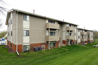 Kimberly Club Apartments in Davenport, IA - Foto de edificio - Building Photo