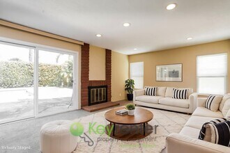 8597 Rockfish Cir in Fountain Valley, CA - Building Photo - Building Photo