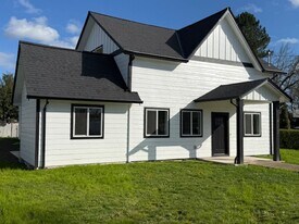 413 S Trade St in Amity, OR - Building Photo