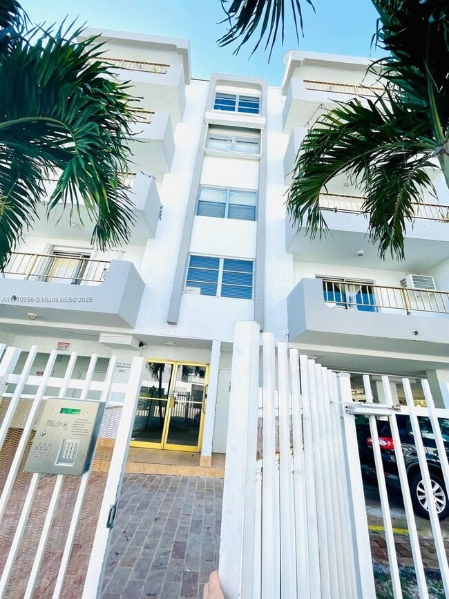 1580 West Ave in Miami Beach, FL - Building Photo - Building Photo