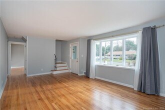 34 John Smith Dr in West Hartford, CT - Building Photo - Building Photo