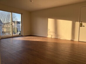 342 Highland Ave, Unit 2 in Malden, MA - Building Photo - Building Photo