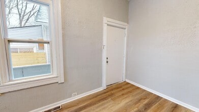 3344 Seymour Ave-Unit -Down Back in Cleveland, OH - Building Photo - Building Photo