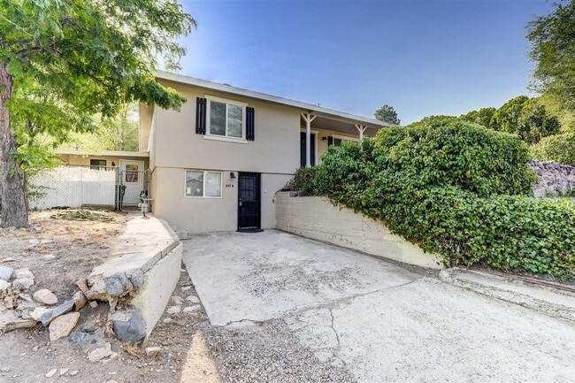 property at 237 S Hardin St
