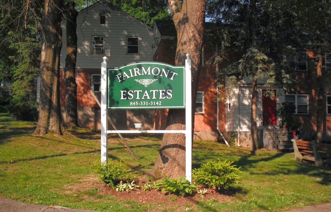 Fairmont Estates in Kingston, NY - Foto de edificio